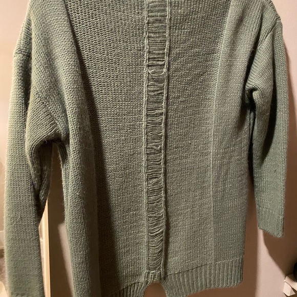 Distressed green sweater - Picture 4 of 4